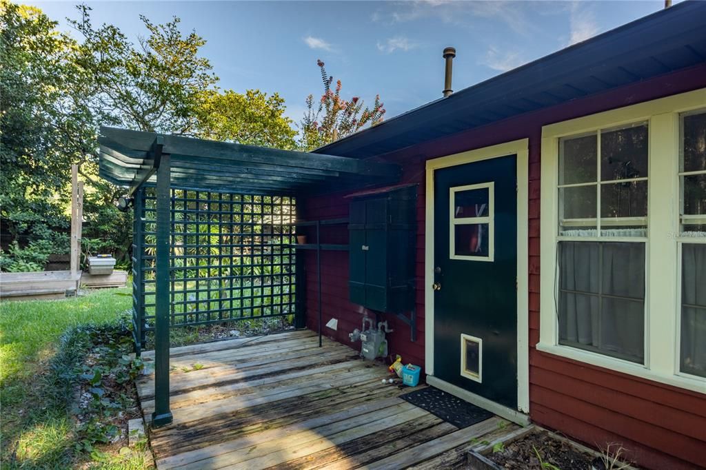 For Sale: $320,000 (3 beds, 2 baths, 1848 Square Feet)