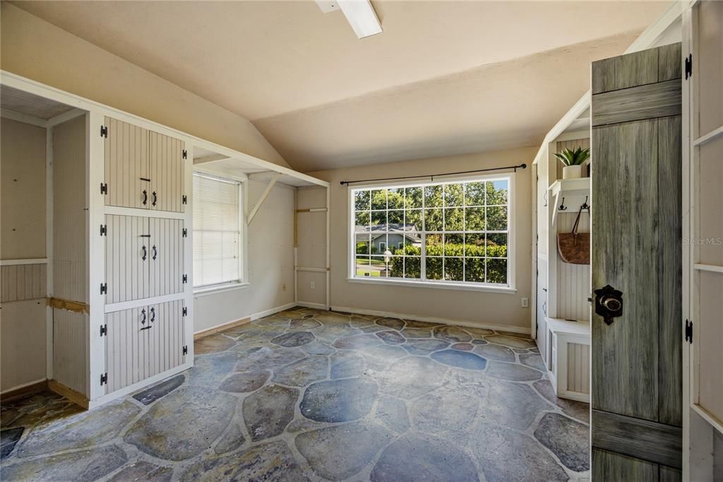For Sale: $320,000 (3 beds, 2 baths, 1848 Square Feet)