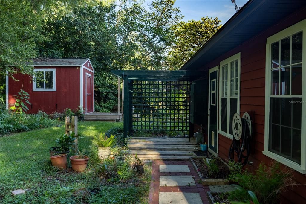 For Sale: $320,000 (3 beds, 2 baths, 1848 Square Feet)