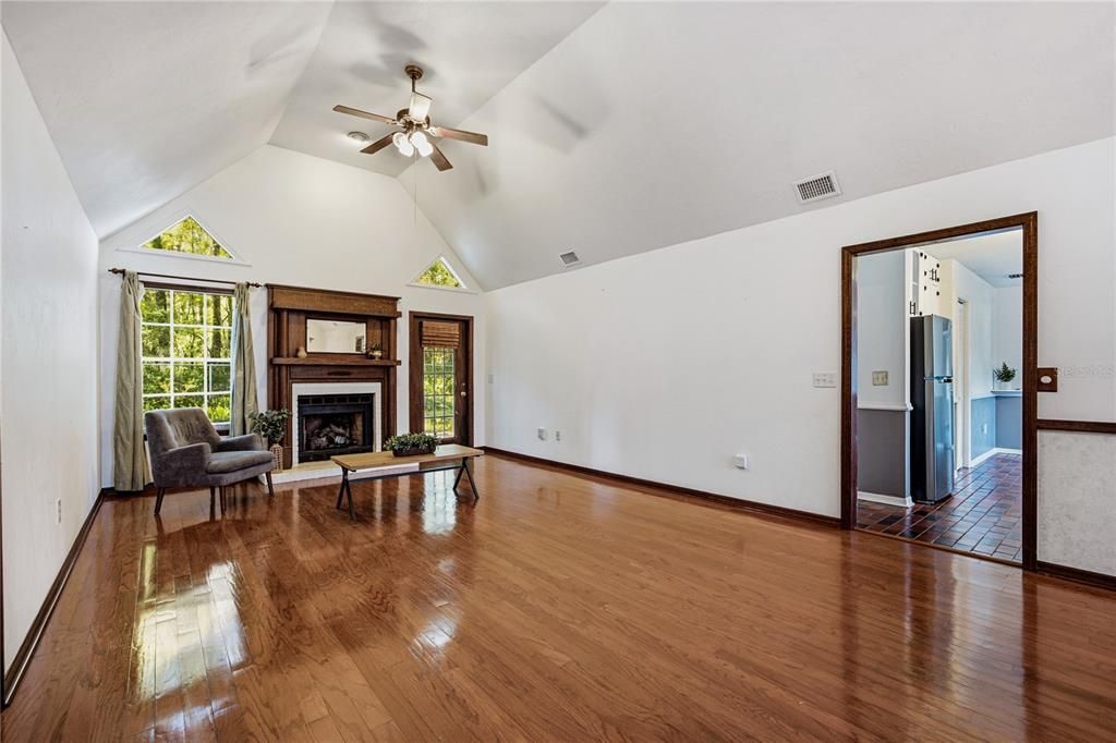 For Sale: $320,000 (3 beds, 2 baths, 1848 Square Feet)