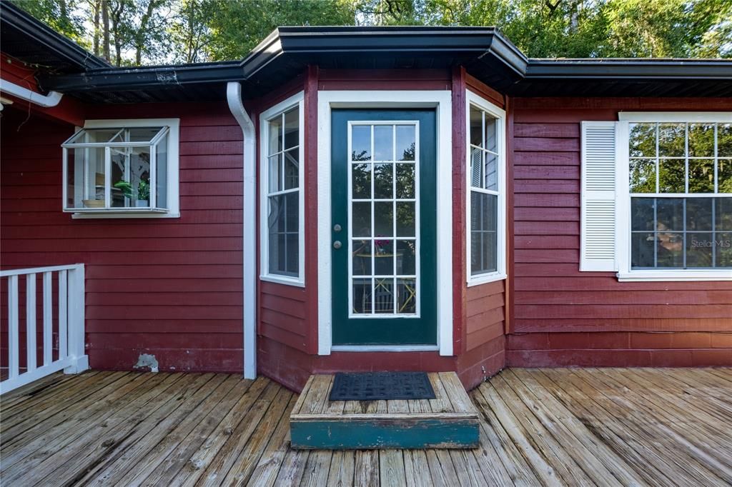 For Sale: $320,000 (3 beds, 2 baths, 1848 Square Feet)