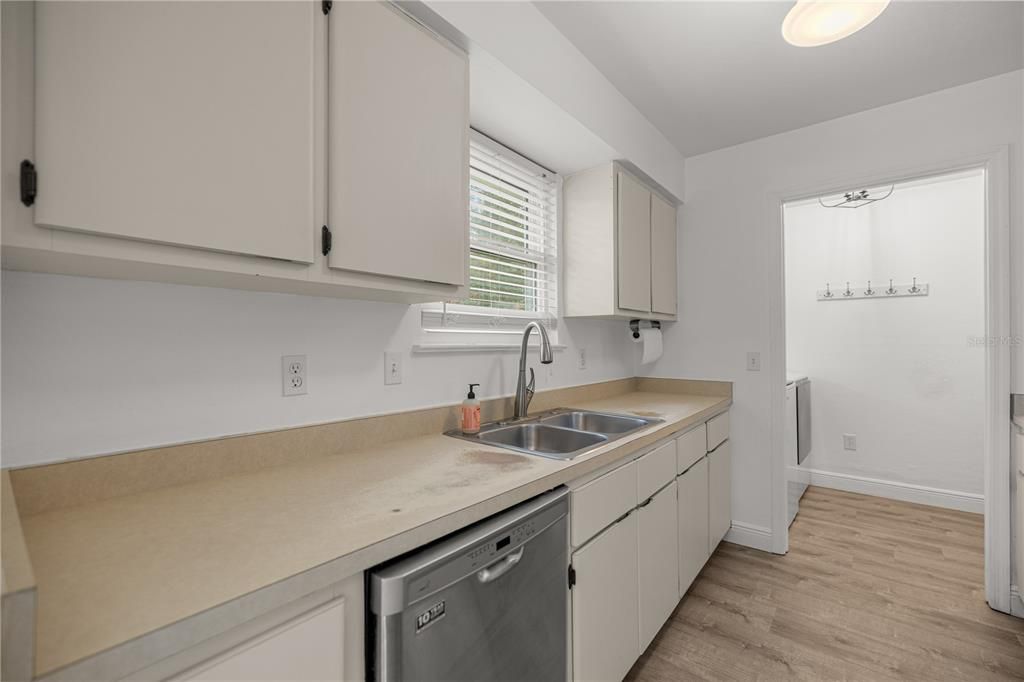 Activo con contrato: $244,500 (3 camas, 2 baños, 1072 Pies cuadrados)
