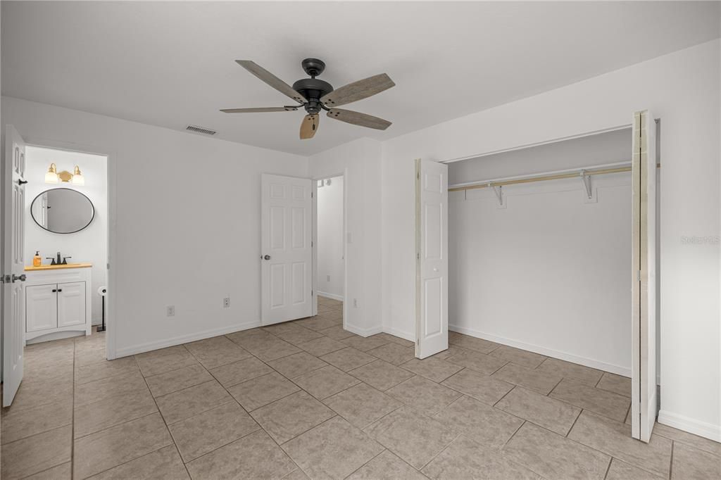 Activo con contrato: $244,500 (3 camas, 2 baños, 1072 Pies cuadrados)