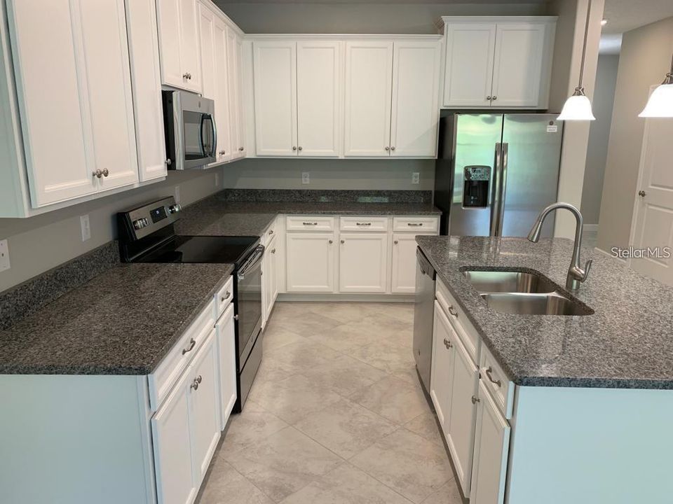 For Rent: $2,500 (3 beds, 2 baths, 1816 Square Feet)