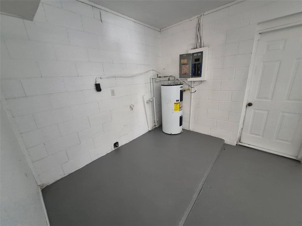For Rent: $1,599 (3 beds, 2 baths, 936 Square Feet)