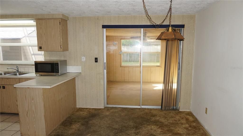Под контрактом: $149,900 (2 спален, 1 ванн, 1044 Квадратных фут)