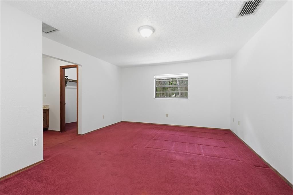 Activo con contrato: $429,900 (3 camas, 2 baños, 1402 Pies cuadrados)