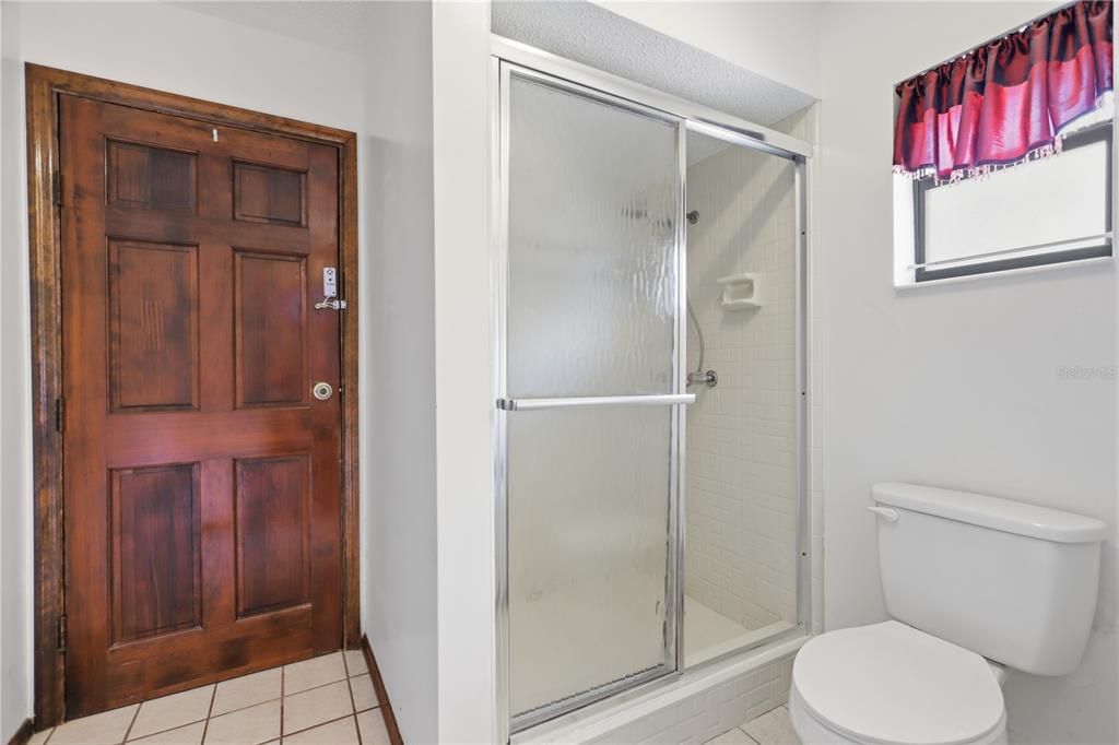 Activo con contrato: $429,900 (3 camas, 2 baños, 1402 Pies cuadrados)