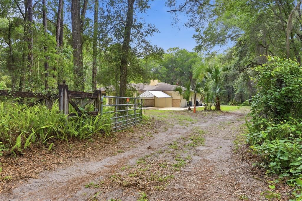 Activo con contrato: $429,900 (3 camas, 2 baños, 1402 Pies cuadrados)
