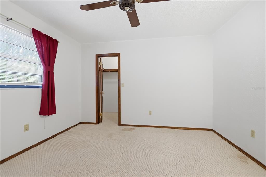 Activo con contrato: $429,900 (3 camas, 2 baños, 1402 Pies cuadrados)