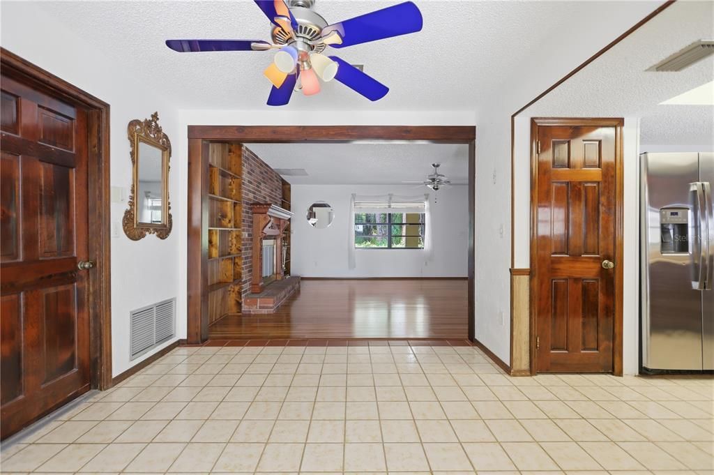 Activo con contrato: $429,900 (3 camas, 2 baños, 1402 Pies cuadrados)
