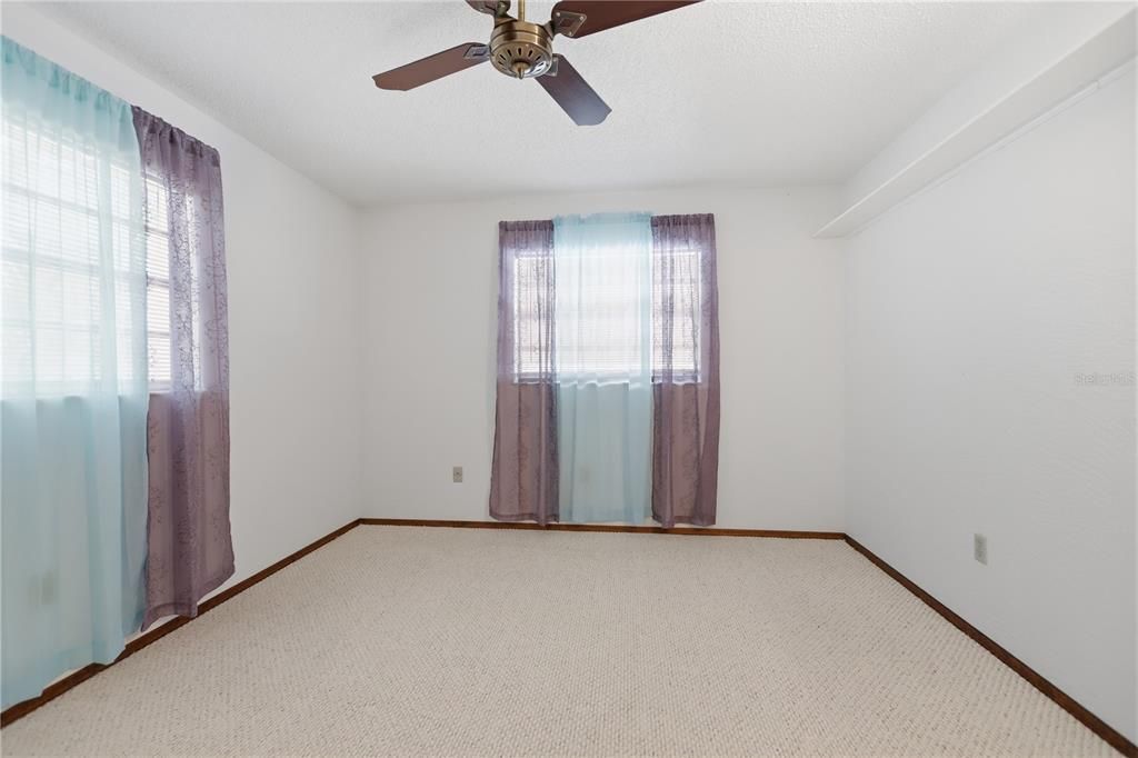 Activo con contrato: $429,900 (3 camas, 2 baños, 1402 Pies cuadrados)