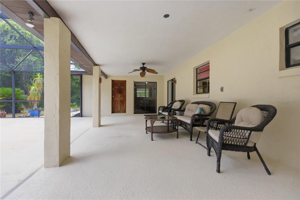 Activo con contrato: $429,900 (3 camas, 2 baños, 1402 Pies cuadrados)