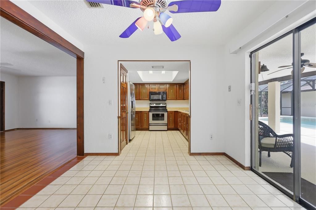 Activo con contrato: $429,900 (3 camas, 2 baños, 1402 Pies cuadrados)