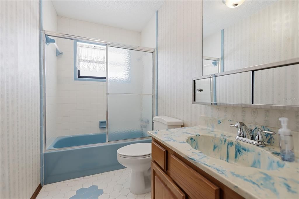 Activo con contrato: $429,900 (3 camas, 2 baños, 1402 Pies cuadrados)