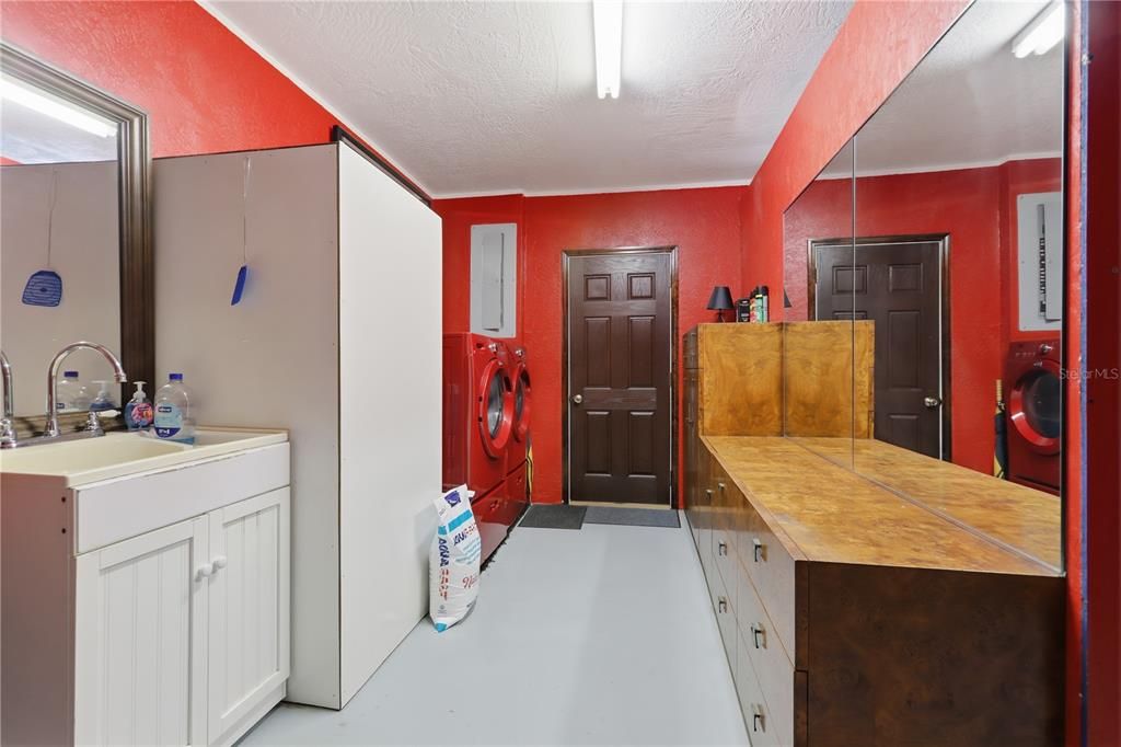 Activo con contrato: $429,900 (3 camas, 2 baños, 1402 Pies cuadrados)