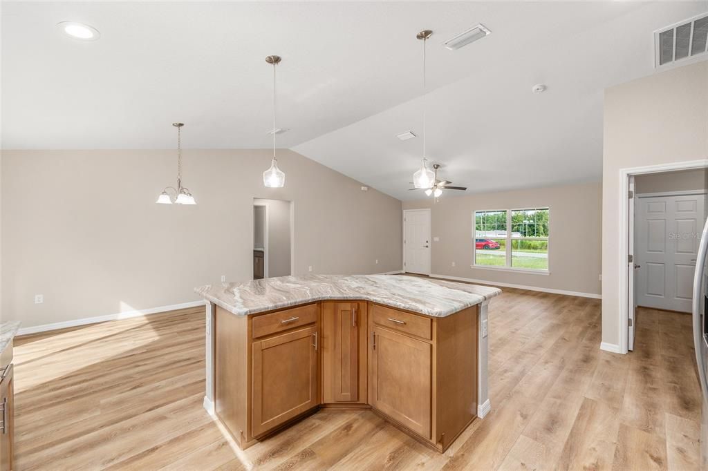 En Venta: $264,000 (3 camas, 2 baños, 1557 Pies cuadrados)