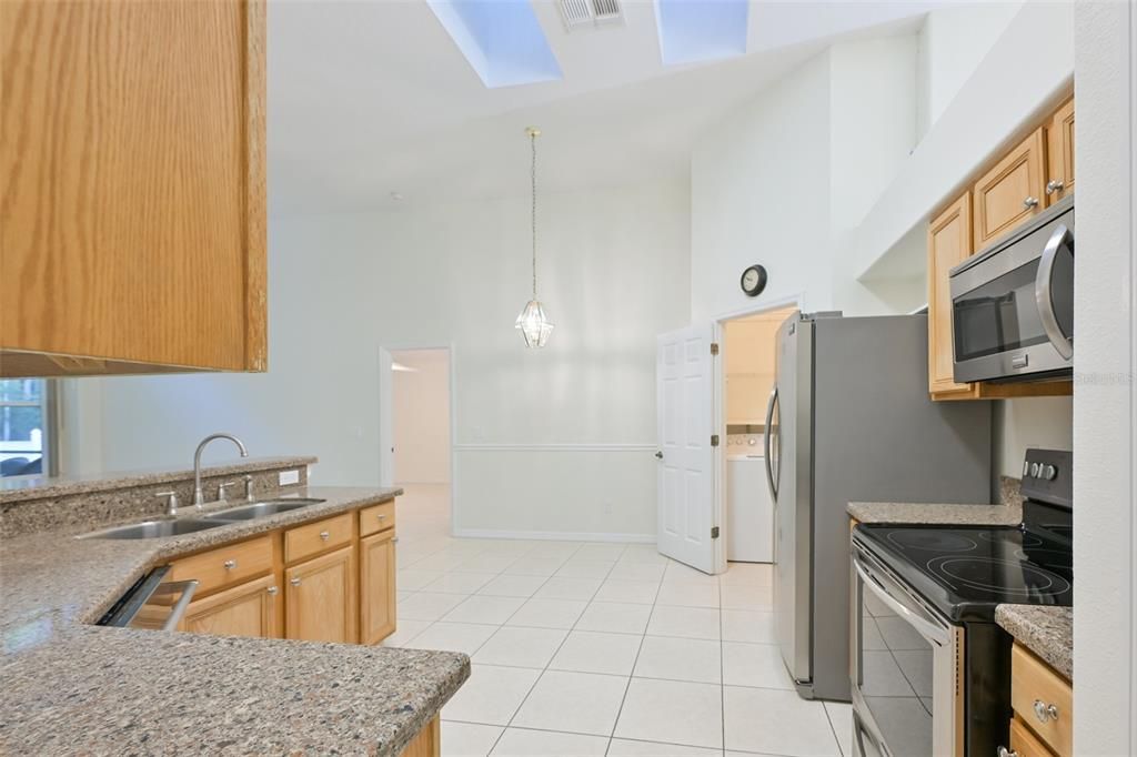 В аренду: $2,295 (3 спален, 2 ванн, 1771 Квадратных фут)