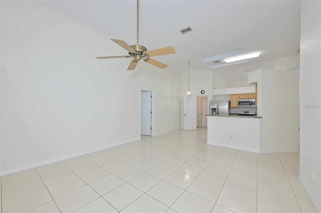 В аренду: $2,295 (3 спален, 2 ванн, 1771 Квадратных фут)