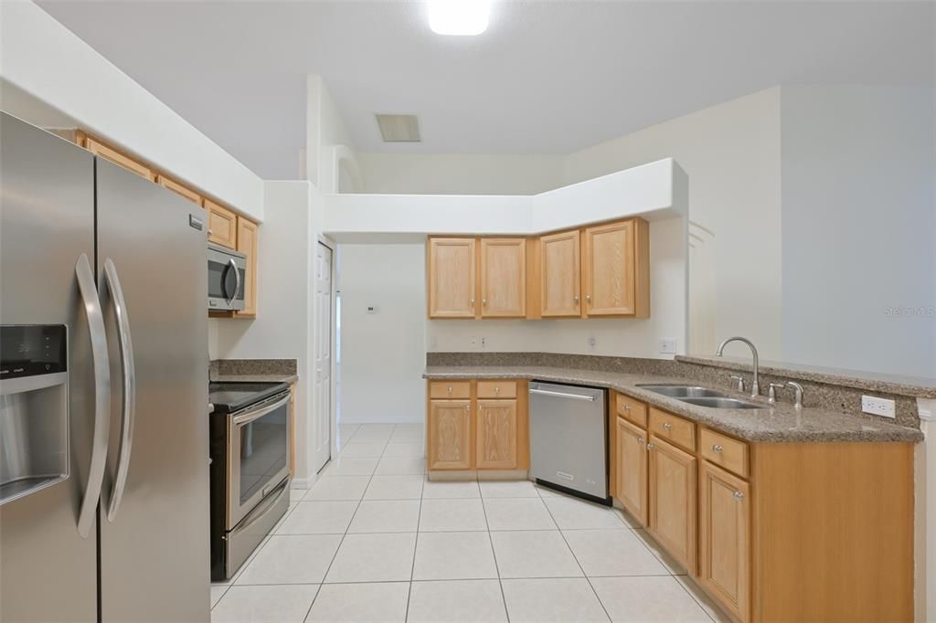 В аренду: $2,295 (3 спален, 2 ванн, 1771 Квадратных фут)