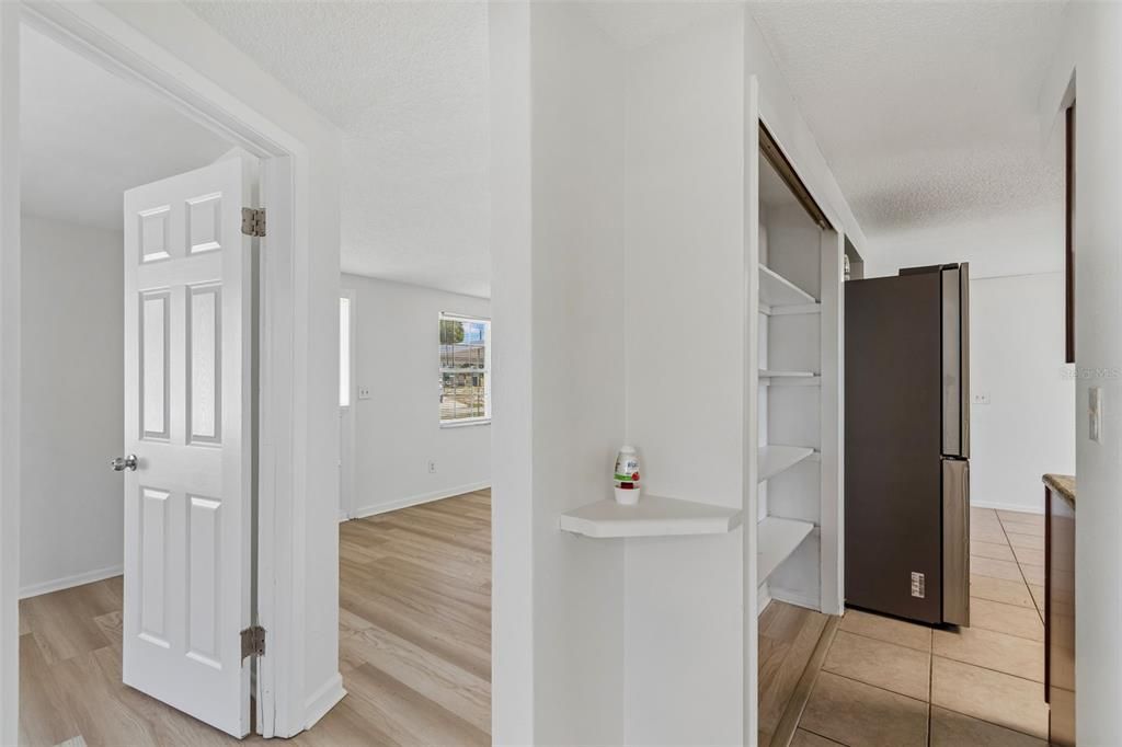 На продажу: $219,900 (2 спален, 1 ванн, 956 Квадратных фут)