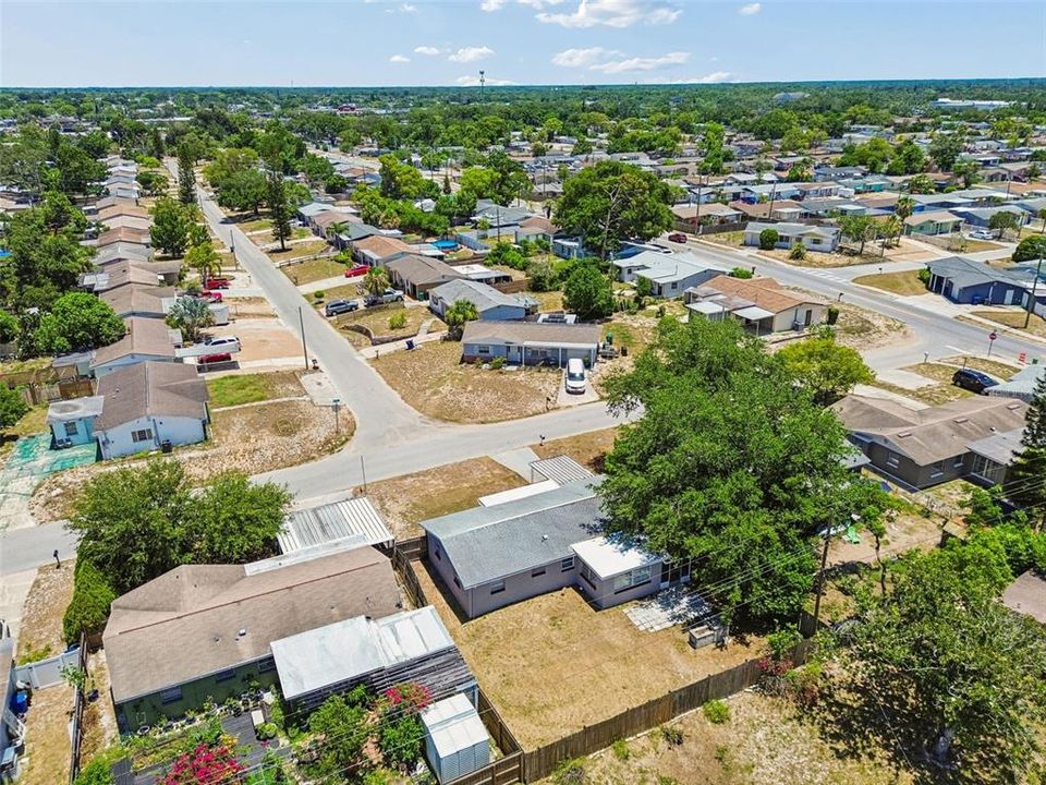 На продажу: $219,900 (2 спален, 1 ванн, 956 Квадратных фут)