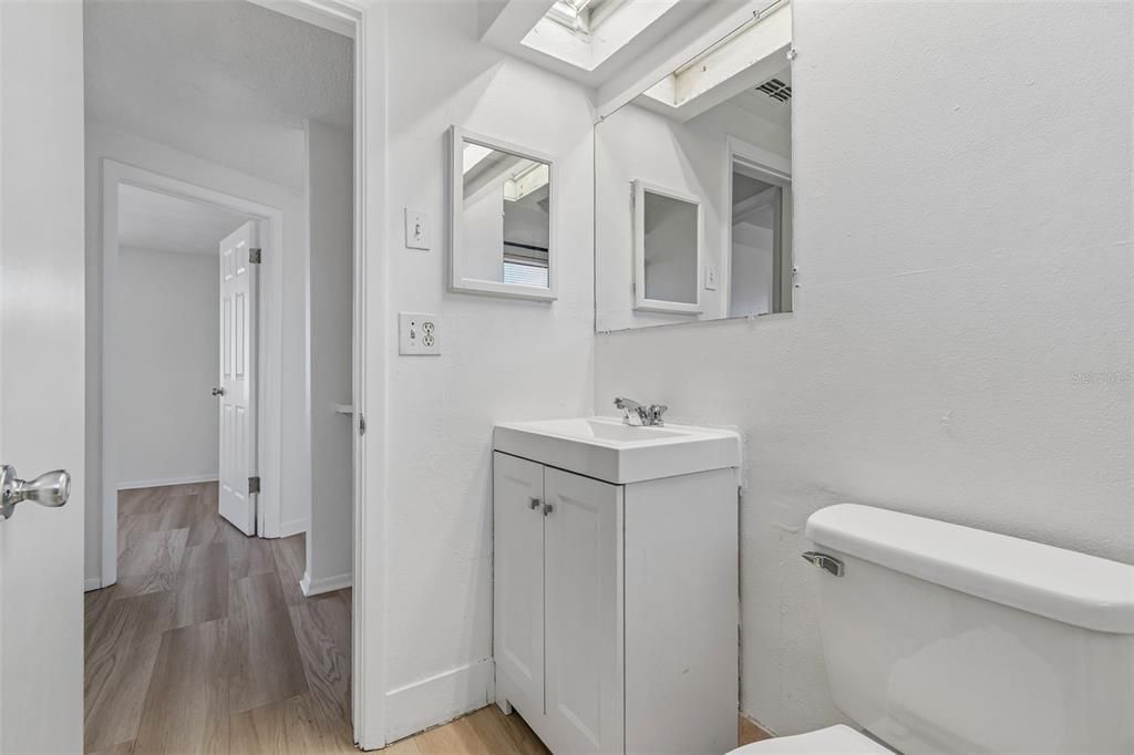 На продажу: $219,900 (2 спален, 1 ванн, 956 Квадратных фут)