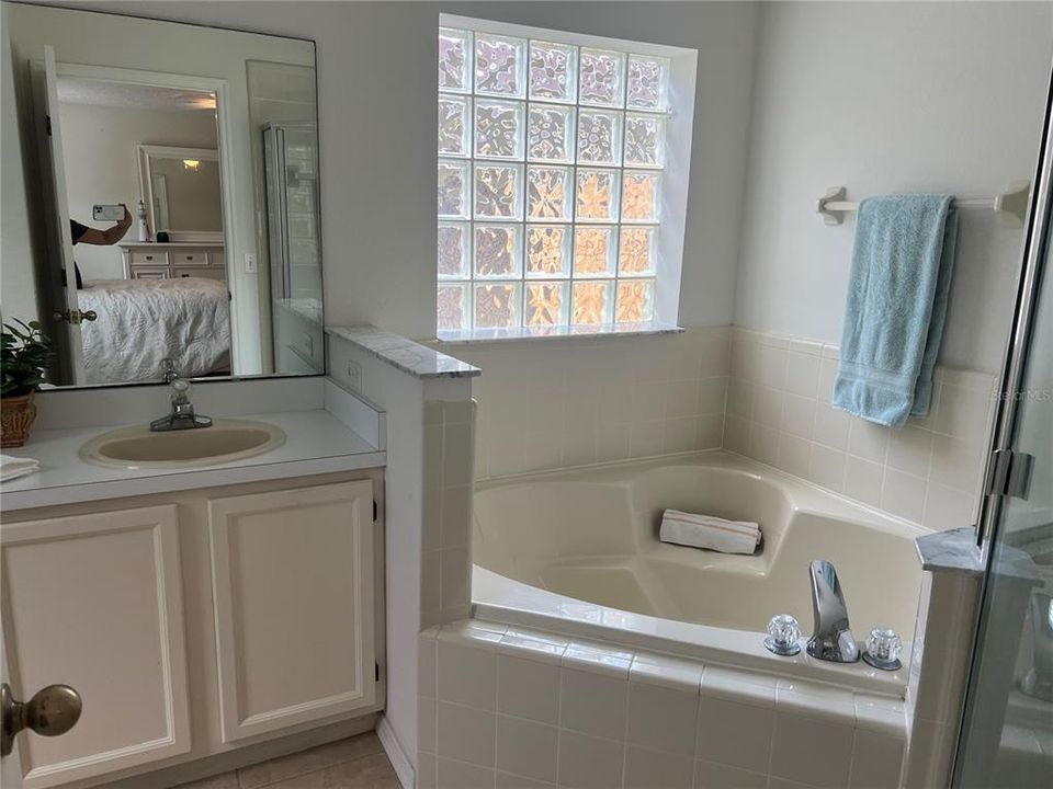 En Venta: $399,900 (5 camas, 2 baños, 2359 Pies cuadrados)