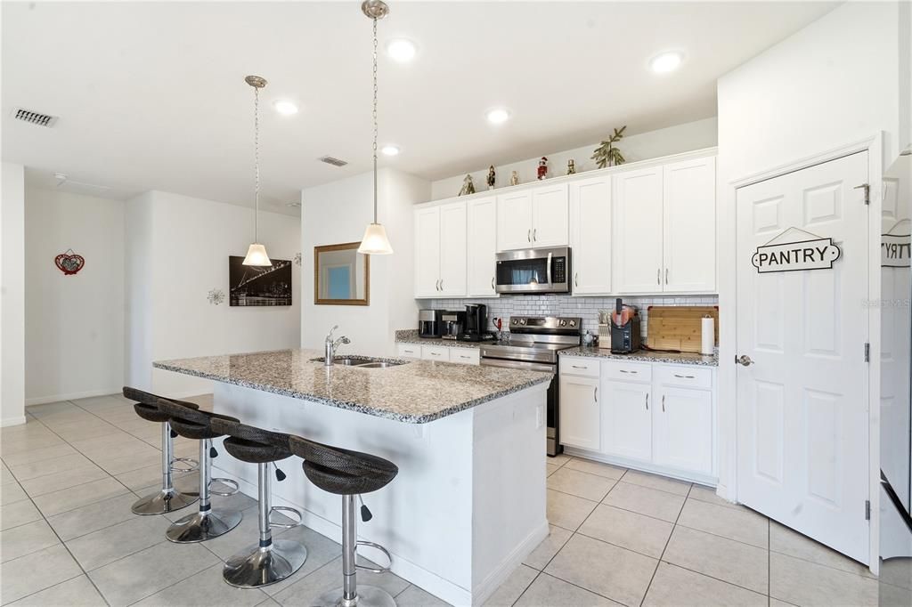 For Sale: $399,990 (4 beds, 2 baths, 1833 Square Feet)