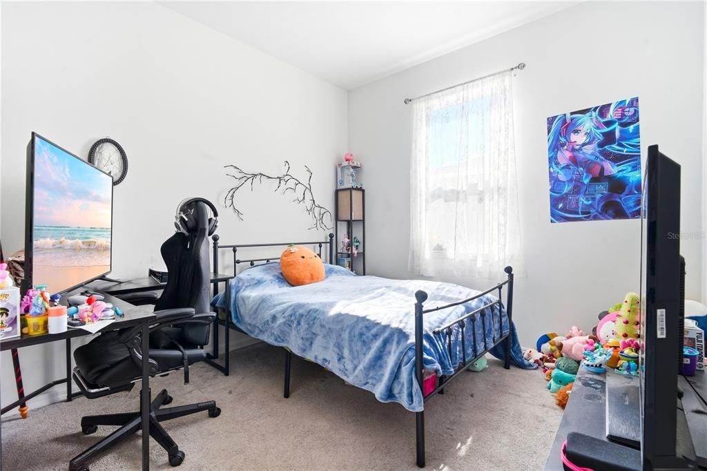 For Sale: $399,990 (4 beds, 2 baths, 1833 Square Feet)
