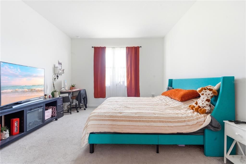 For Sale: $399,990 (4 beds, 2 baths, 1833 Square Feet)