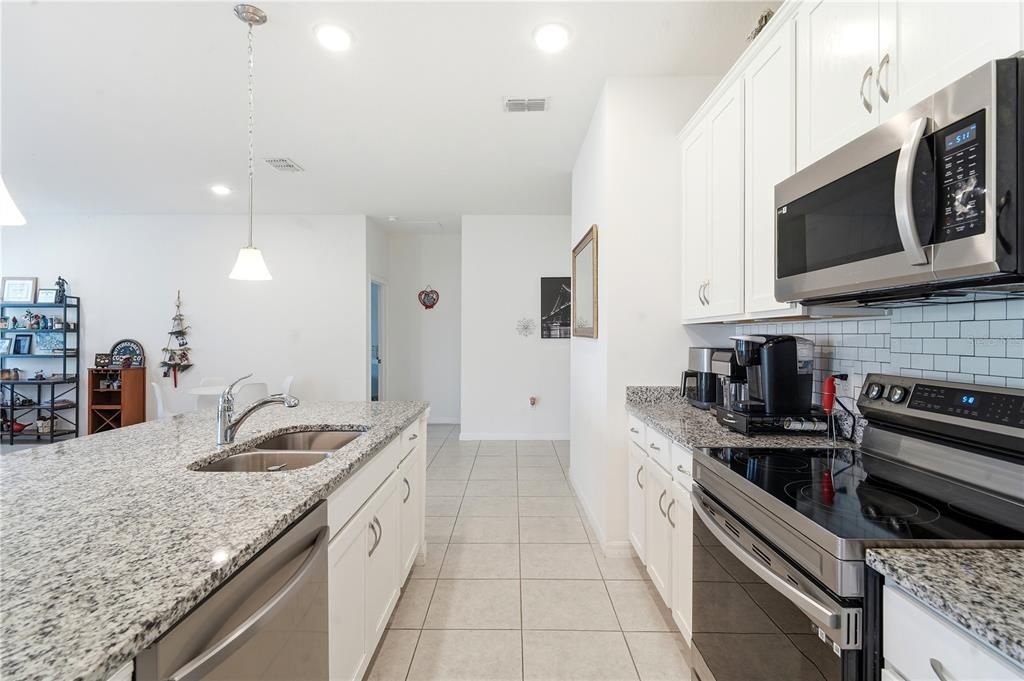 For Sale: $399,990 (4 beds, 2 baths, 1833 Square Feet)