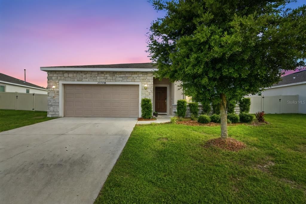 For Sale: $399,990 (4 beds, 2 baths, 1833 Square Feet)