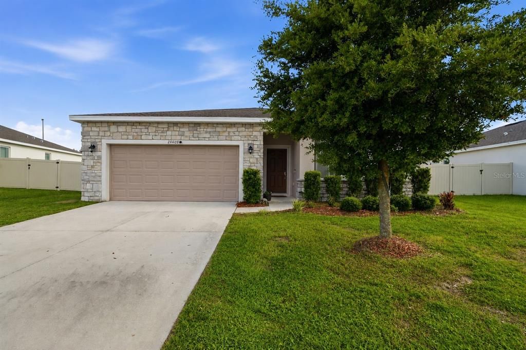 For Sale: $399,990 (4 beds, 2 baths, 1833 Square Feet)