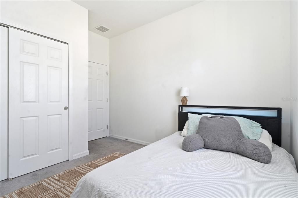 For Sale: $399,990 (4 beds, 2 baths, 1833 Square Feet)