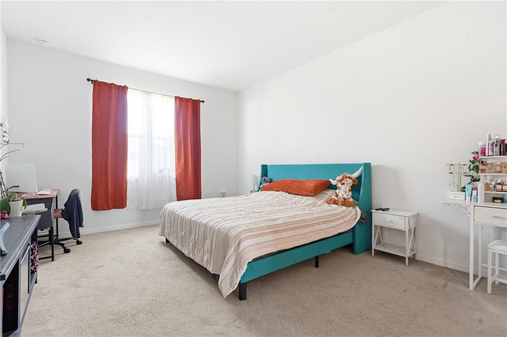 For Sale: $399,990 (4 beds, 2 baths, 1833 Square Feet)