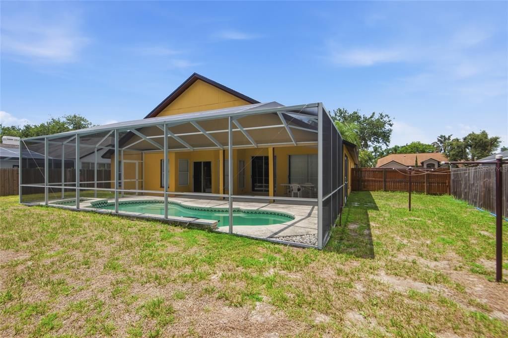 For Sale: $399,900 (4 beds, 2 baths, 2092 Square Feet)