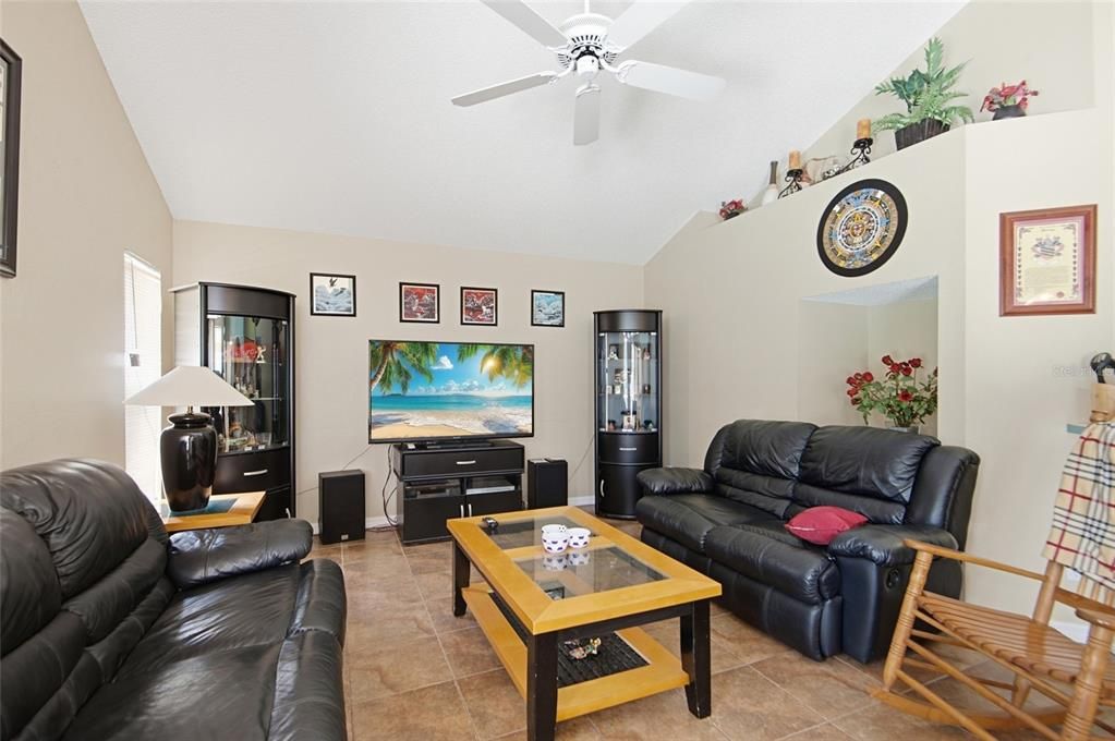 For Sale: $399,900 (4 beds, 2 baths, 2092 Square Feet)
