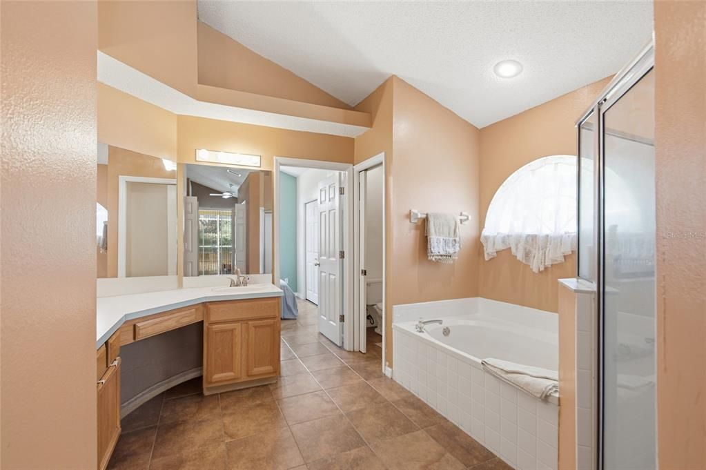 For Sale: $399,900 (4 beds, 2 baths, 2092 Square Feet)