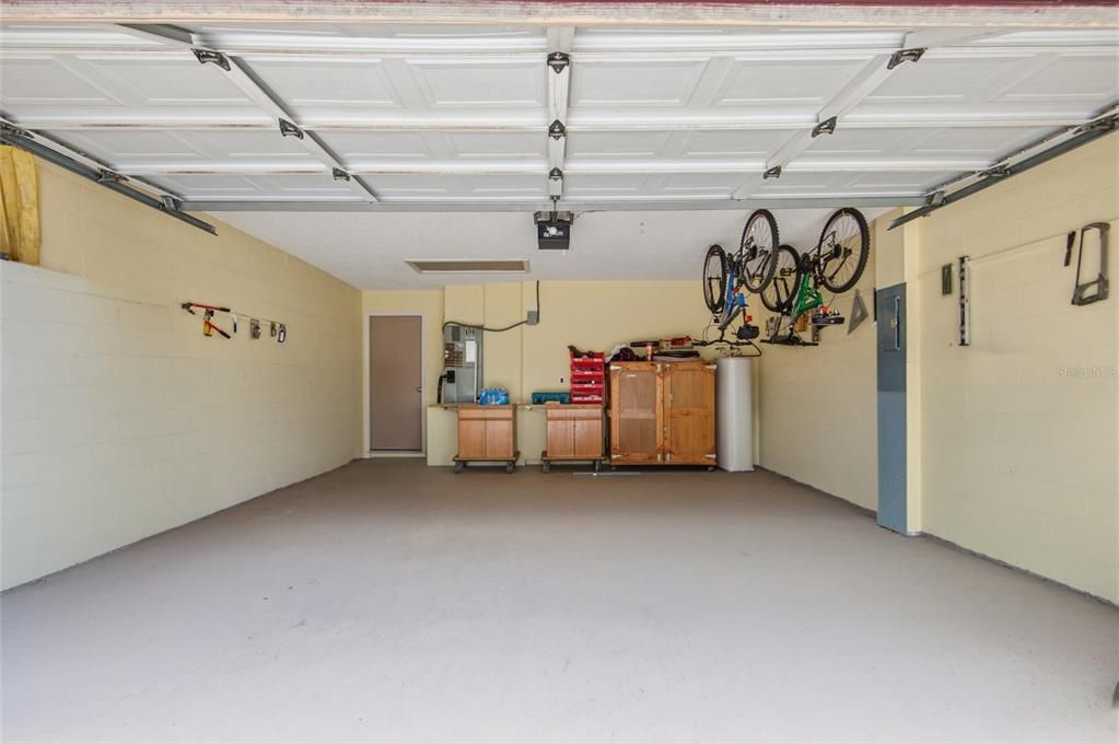 For Sale: $399,900 (4 beds, 2 baths, 2092 Square Feet)