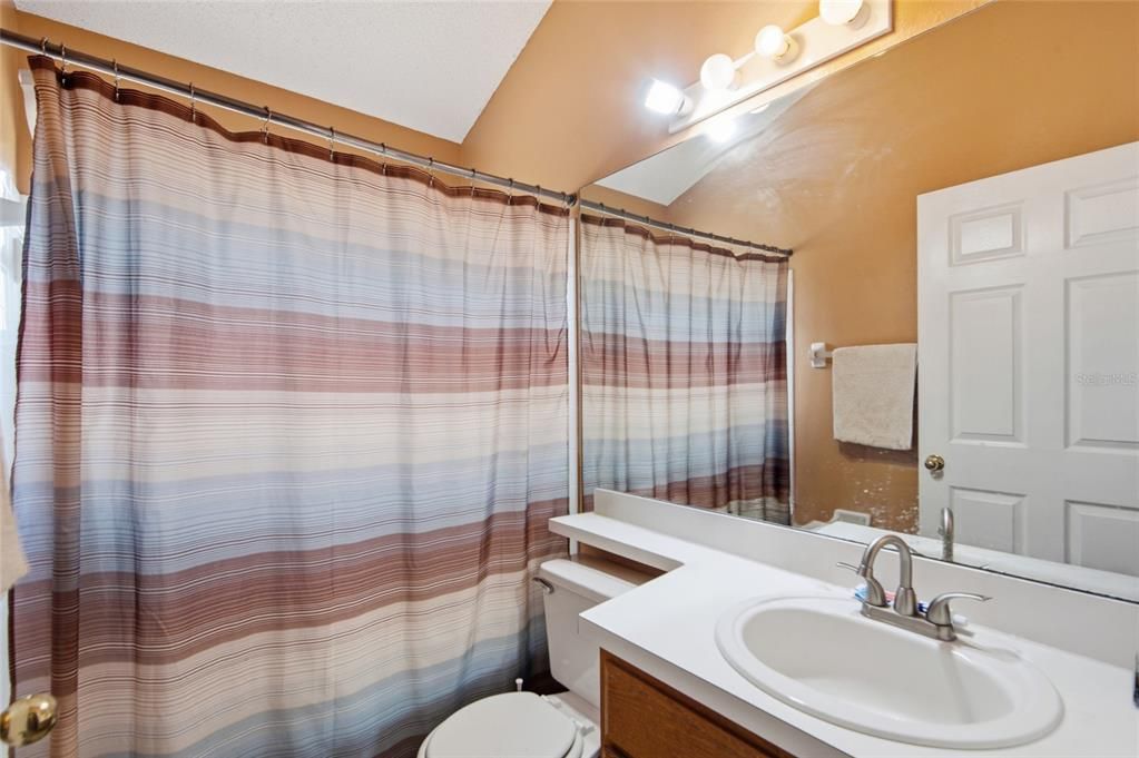 For Sale: $399,900 (4 beds, 2 baths, 2092 Square Feet)