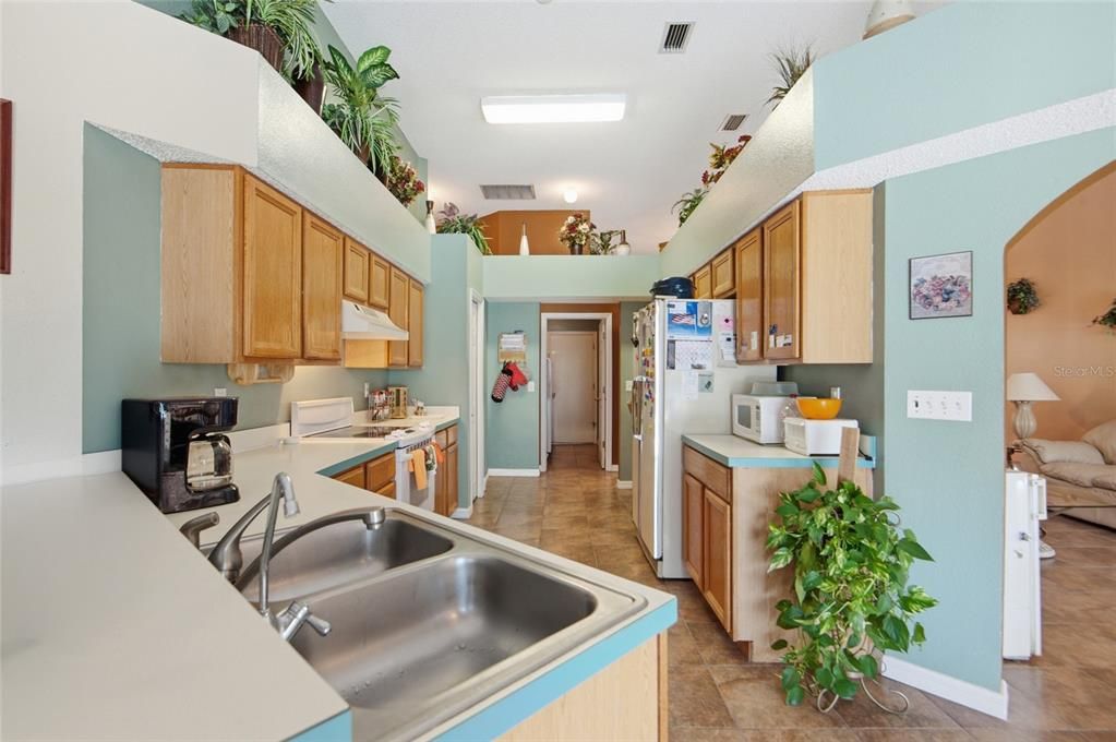 For Sale: $399,900 (4 beds, 2 baths, 2092 Square Feet)