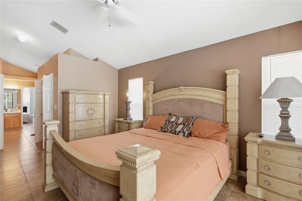 For Sale: $399,900 (4 beds, 2 baths, 2092 Square Feet)