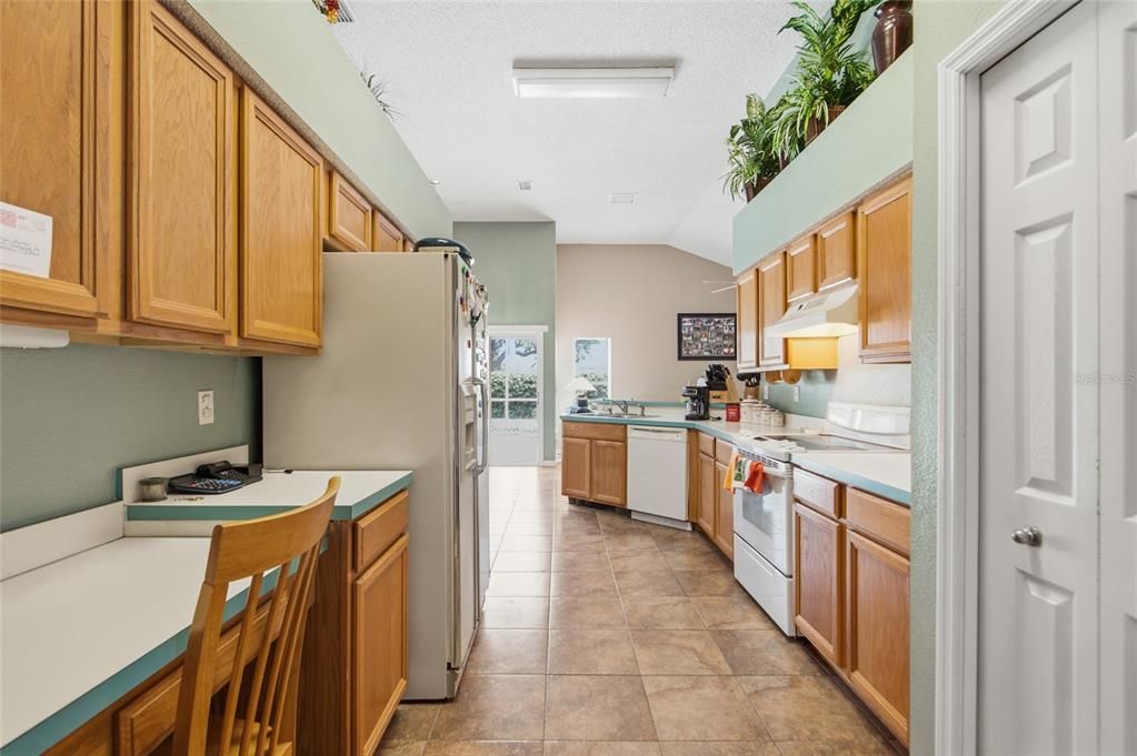 For Sale: $399,900 (4 beds, 2 baths, 2092 Square Feet)