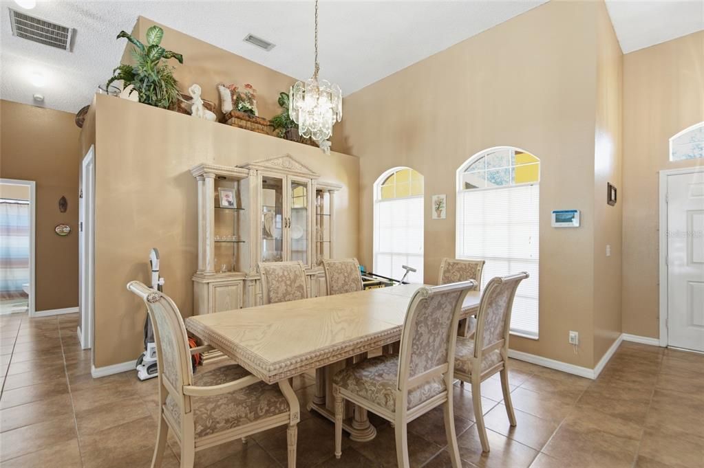For Sale: $399,900 (4 beds, 2 baths, 2092 Square Feet)