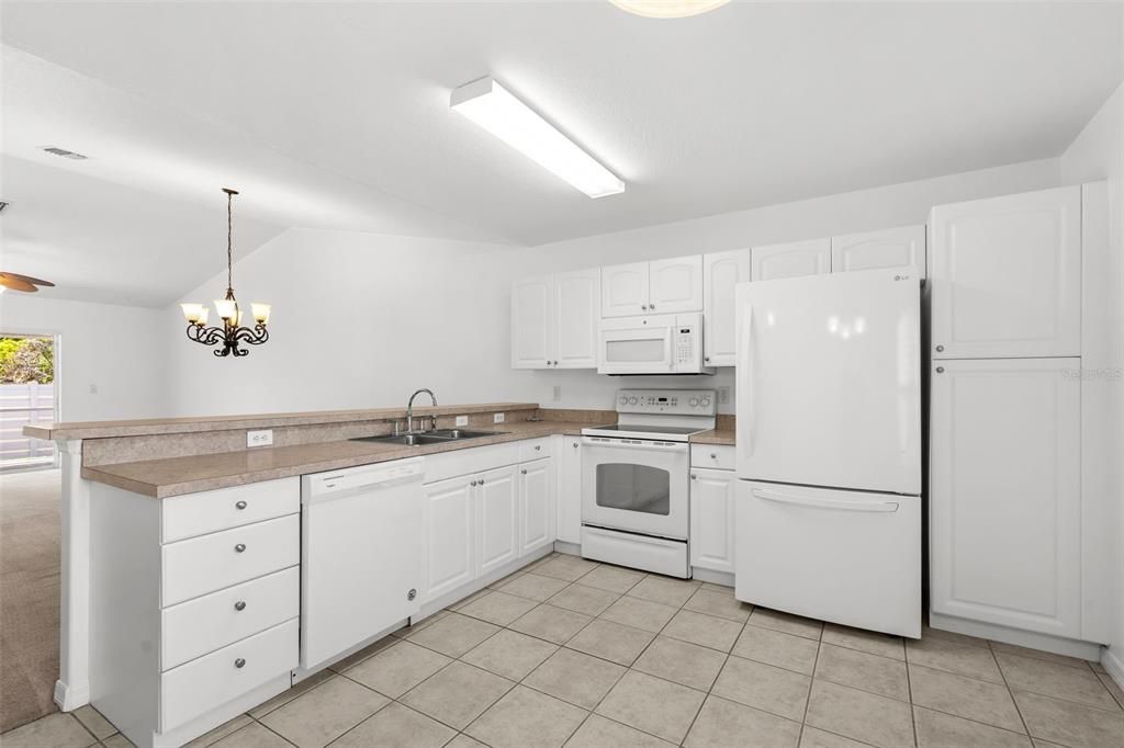 For Sale: $199,000 (2 beds, 2 baths, 1272 Square Feet)