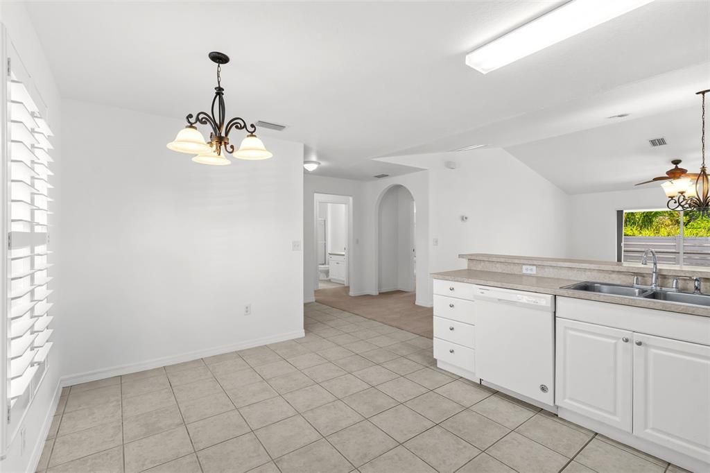 For Sale: $199,000 (2 beds, 2 baths, 1272 Square Feet)