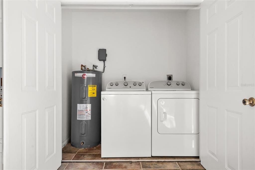 For Sale: $199,000 (2 beds, 2 baths, 1272 Square Feet)