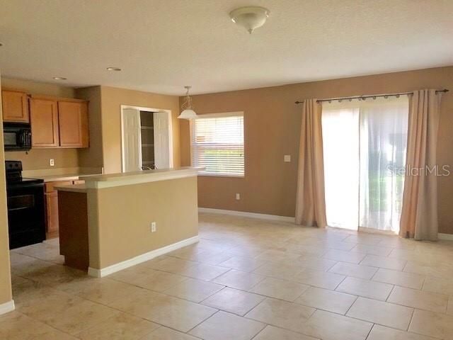 En Renta: $2,450 (3 camas, 2 baños, 1828 Pies cuadrados)