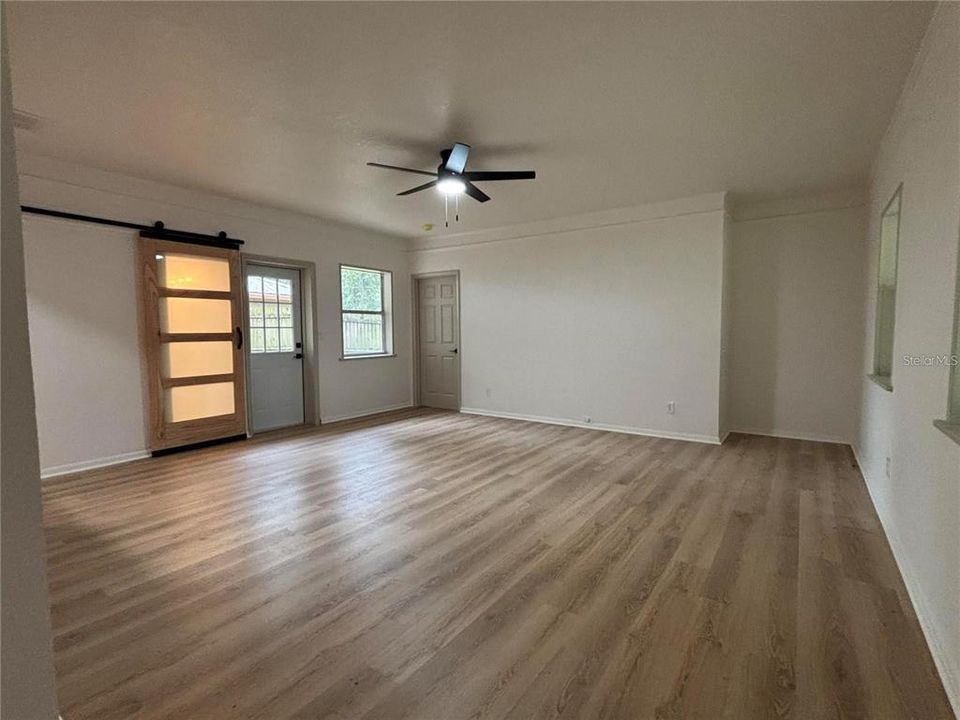 На продажу: $359,900 (4 спален, 3 ванн, 2048 Квадратных фут)